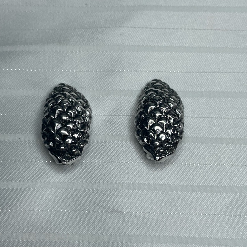 Whiting & Davies Silver tone clip earrings